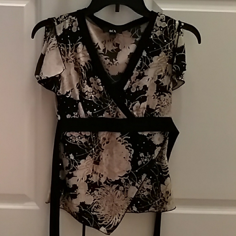 Black and gold kimono flutter sleeve top